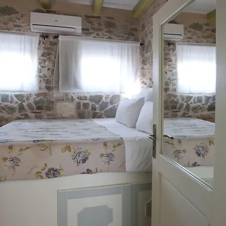 Cressa Ghitonia Village Hotell