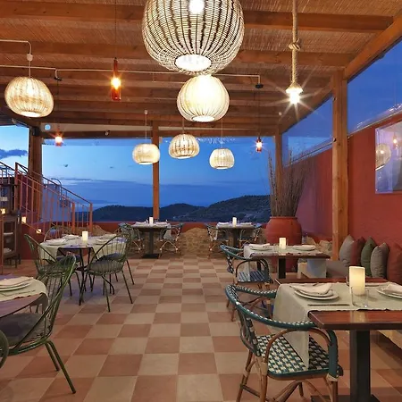 Cressa Ghitonia Village Hotell